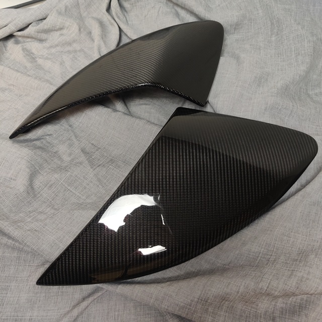 Écopes fibre de carbone sur tissu – HexaComposites Alsace